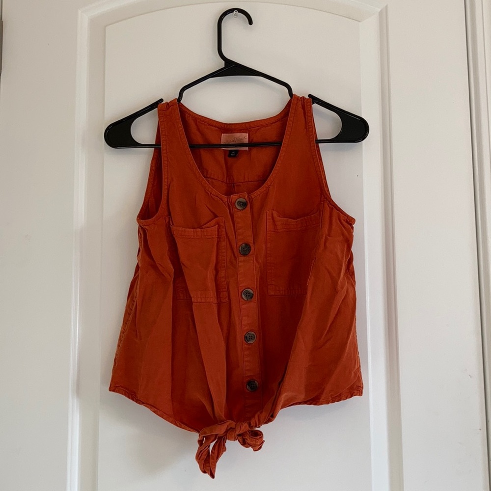 Universal thread button and tie orange tank